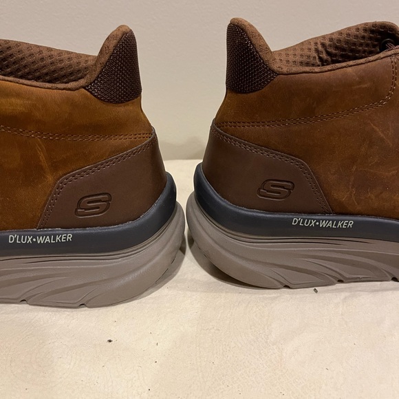 Skechers 11M Brown D’Lux Walker Leather Cushioned Boots - Picture 9 of 9
